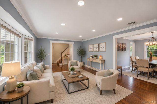 16 Lenore Place, Hauppauge, NY 11788