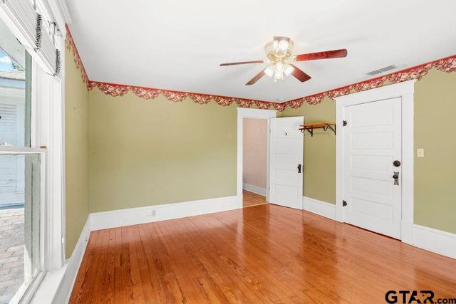 218 N Texas St, Pittsburg, TX 75686