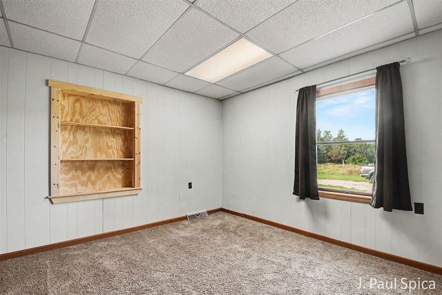 2235 17 Mile Road, Kent City, MI 49330