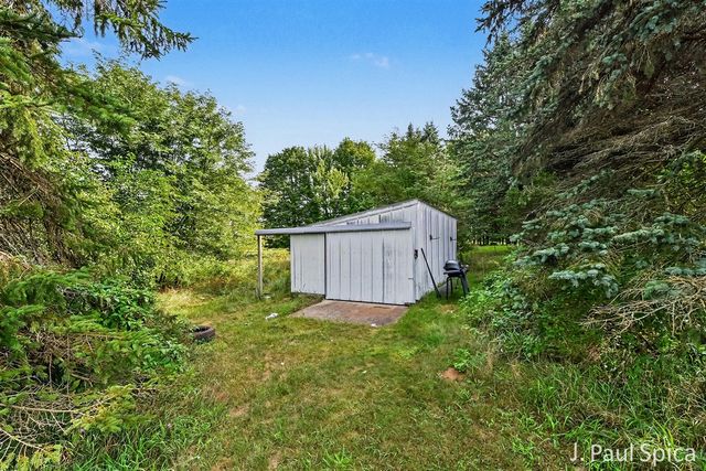 2235 17 Mile Road, Kent City, MI 49330