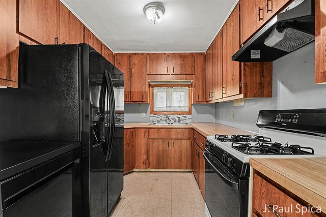 2235 17 Mile Road, Kent City, MI 49330