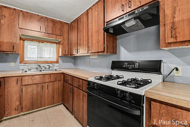 2235 17 Mile Road, Kent City, MI 49330