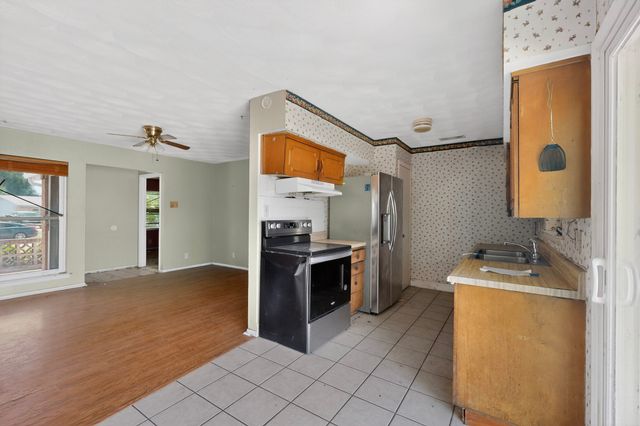 1802 Fairfax Lane, Carrollton, TX 75006