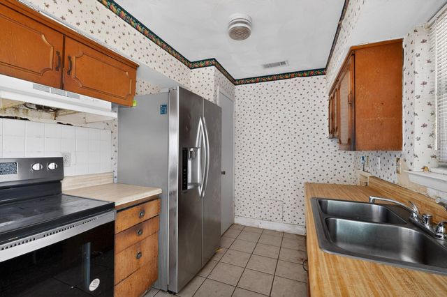 1802 Fairfax Lane, Carrollton, TX 75006