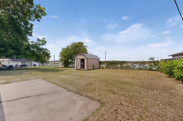 1802 Fairfax Lane, Carrollton, TX 75006