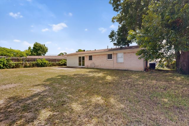1802 Fairfax Lane, Carrollton, TX 75006