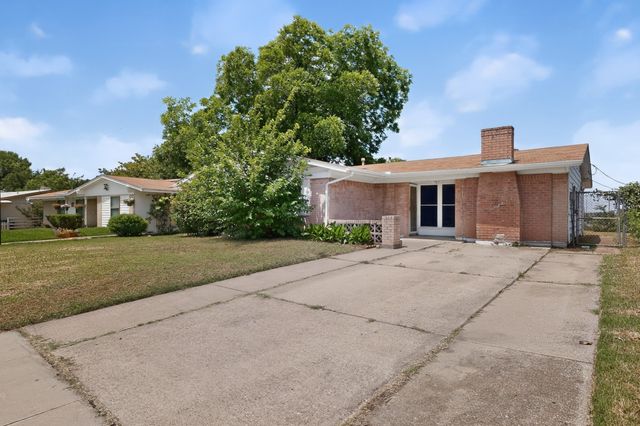1802 Fairfax Lane, Carrollton, TX 75006