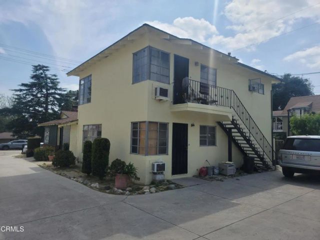 637 W Altadena Drive, Altadena, CA 91001