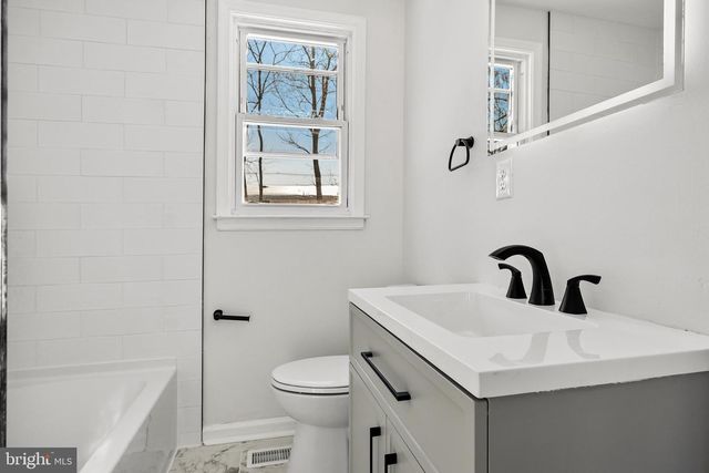 605 TAIT RD, Somerdale, NJ 08083