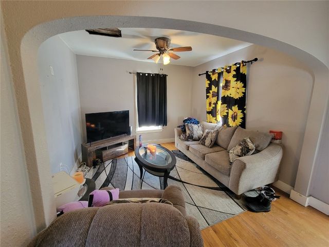 1158 28th St SE, Cedar Rapids, IA 52403