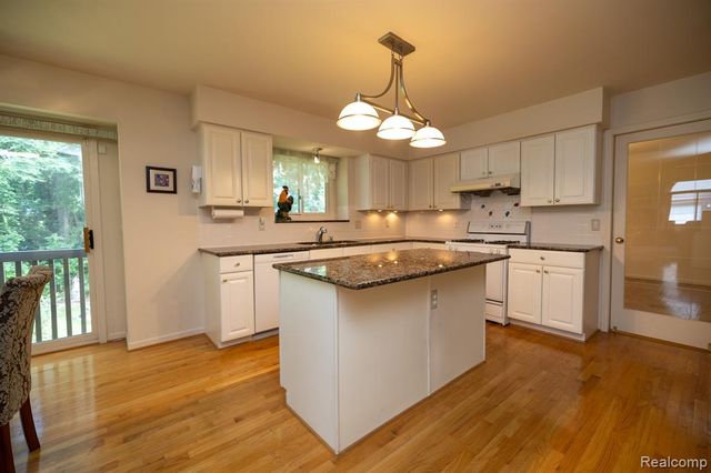 6926 Alden Drive, West Bloomfield, MI 48324
