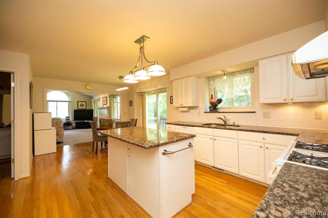 6926 Alden Drive, West Bloomfield, MI 48324