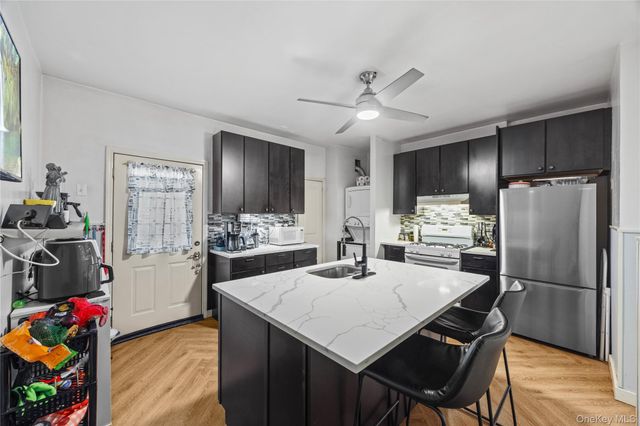 37 Moquette Row S, Yonkers, NY 10703