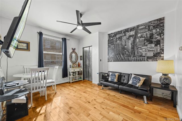 37 Moquette Row S, Yonkers, NY 10703