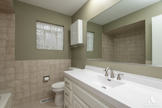 4937 N Sayre Avenue, Chicago, IL 60656