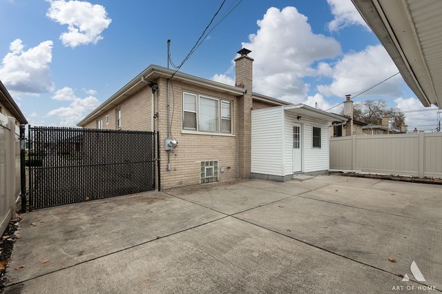 4937 N Sayre Avenue, Chicago, IL 60656