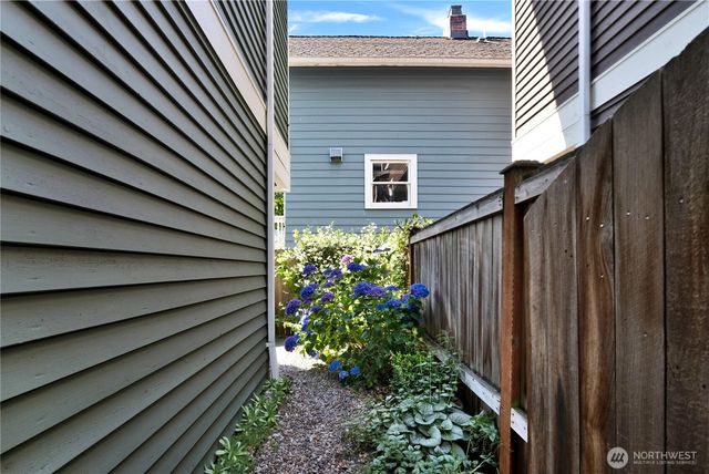 4516 Dayton Avenue N, Seattle, WA 98103