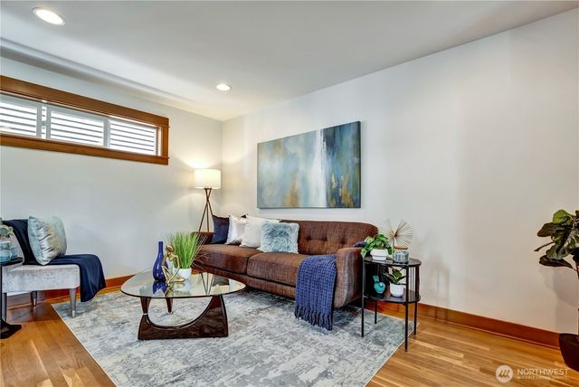 4516 Dayton Avenue N, Seattle, WA 98103