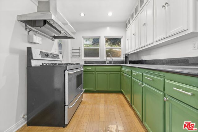 1720 Orchard Avenue, Glendale, CA 91206