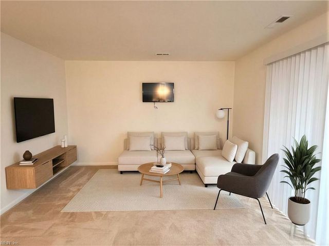 721 Longleaf LN, Newport News, VA 23608