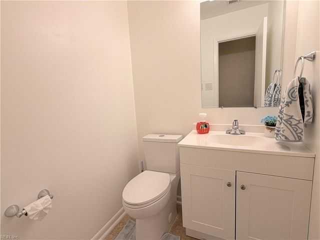 721 Longleaf LN, Newport News, VA 23608