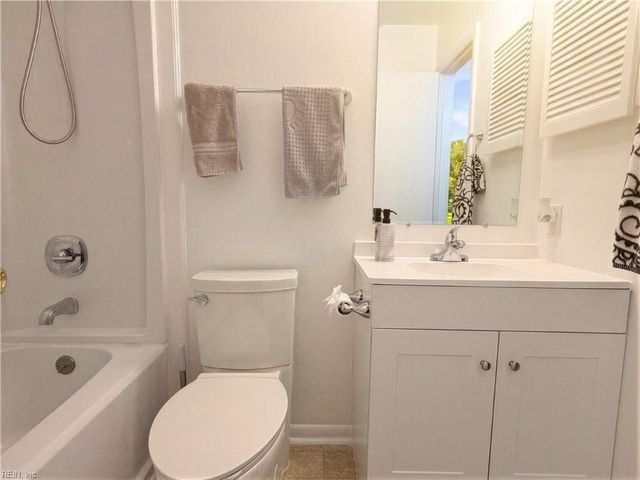 721 Longleaf LN, Newport News, VA 23608