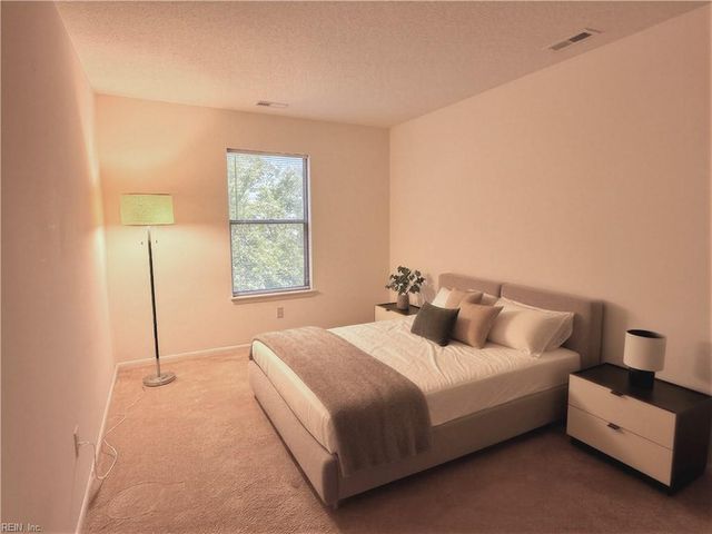 721 Longleaf LN, Newport News, VA 23608