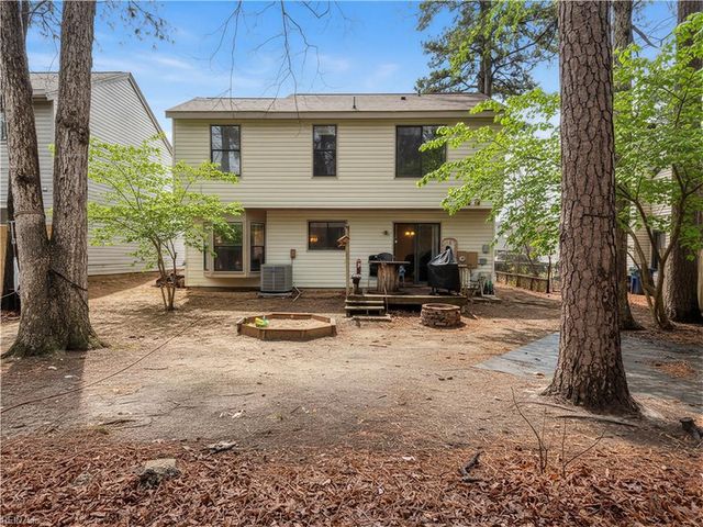721 Longleaf LN, Newport News, VA 23608