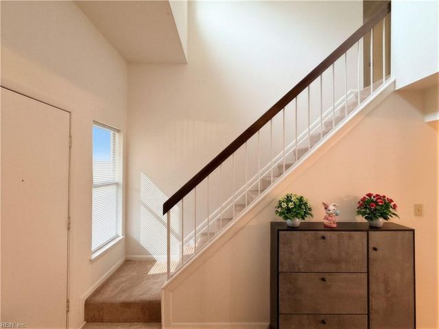 721 Longleaf LN, Newport News, VA 23608