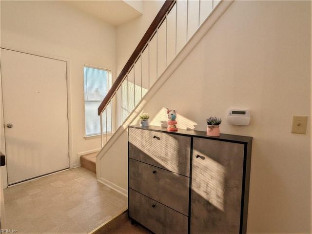 721 Longleaf LN, Newport News, VA 23608