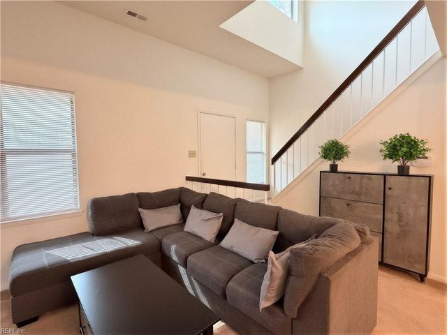 721 Longleaf LN, Newport News, VA 23608