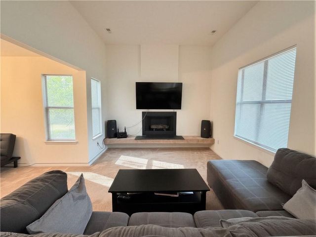 721 Longleaf LN, Newport News, VA 23608