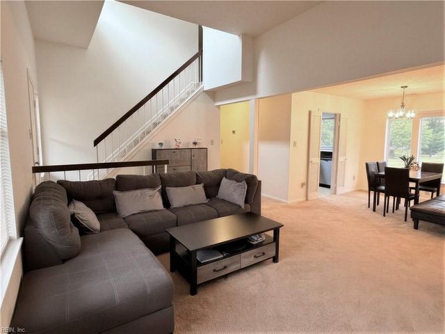 721 Longleaf LN, Newport News, VA 23608