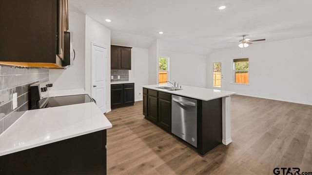5012 Shumard Drive, Lindale, TX 75706