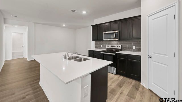 5012 Shumard Drive, Lindale, TX 75706