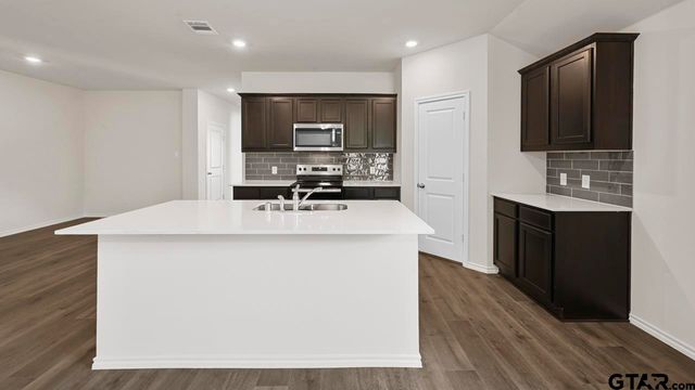 5012 Shumard Drive, Lindale, TX 75706