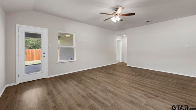 5012 Shumard Drive, Lindale, TX 75706