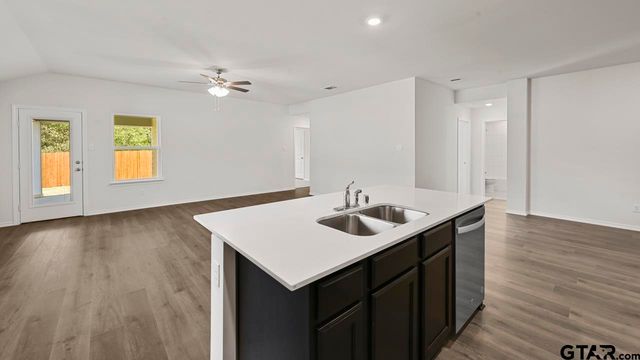 5012 Shumard Drive, Lindale, TX 75706