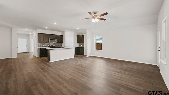 5012 Shumard Drive, Lindale, TX 75706