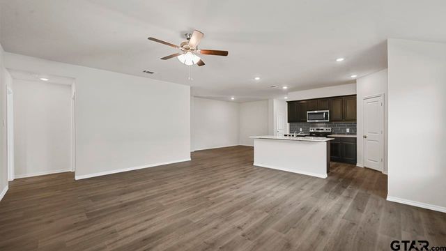 5012 Shumard Drive, Lindale, TX 75706