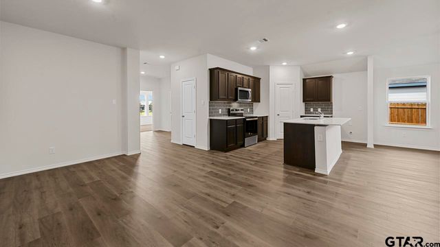 5012 Shumard Drive, Lindale, TX 75706