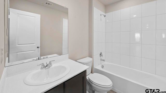 5012 Shumard Drive, Lindale, TX 75706