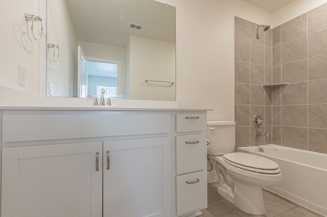 124 Peach Orchard Lane, Euless, TX 76040