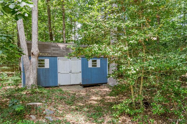 16200 Hunters Ridge Ln, Moseley, VA 23120