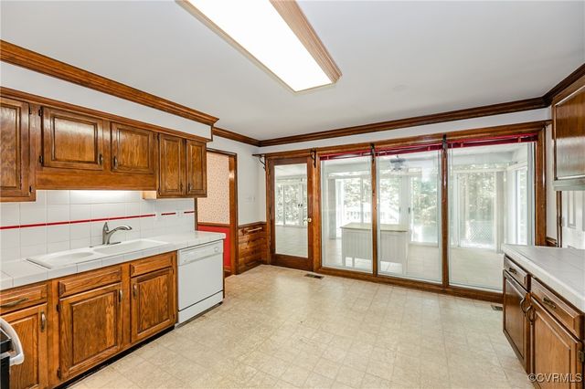 16200 Hunters Ridge Ln, Moseley, VA 23120