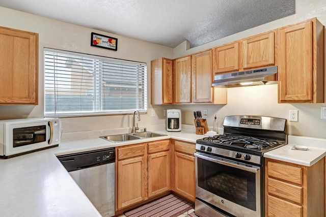 6109 Cyonus Avenue NW, Albuquerque, NM 87114
