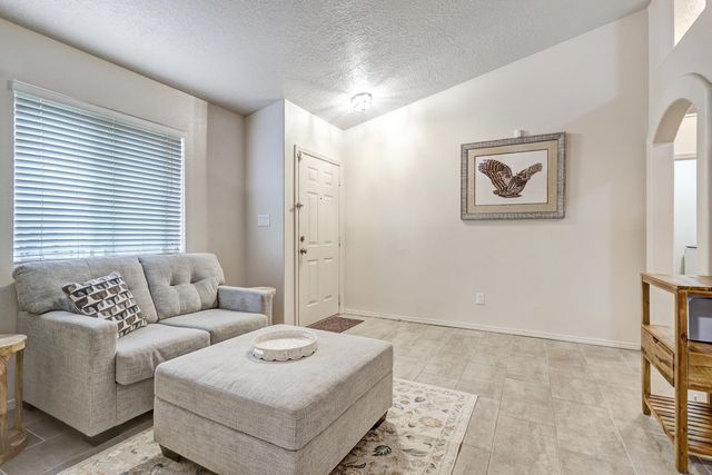 6109 Cyonus Avenue NW, Albuquerque, NM 87114