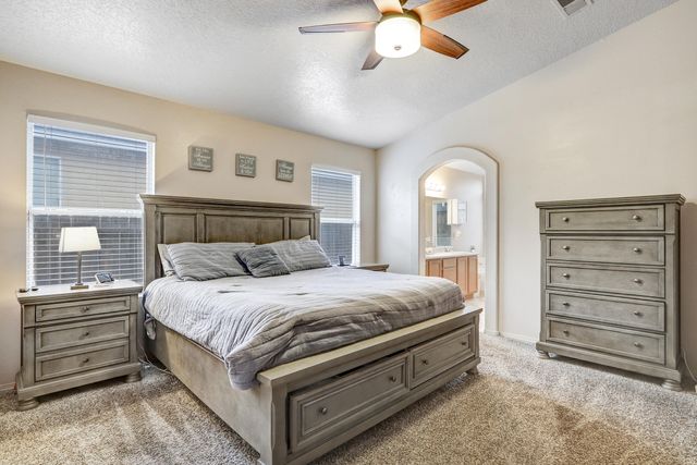 6109 Cyonus Avenue NW, Albuquerque, NM 87114