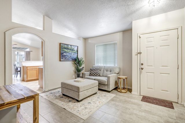 6109 Cyonus Avenue NW, Albuquerque, NM 87114