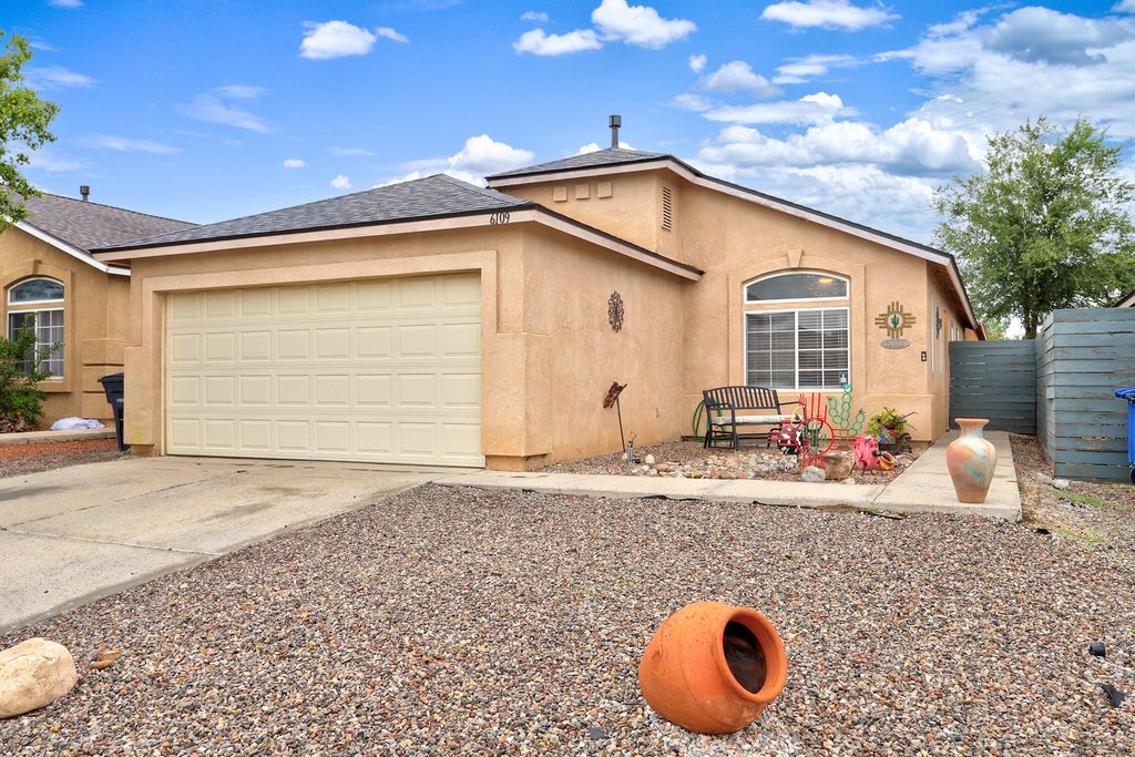 6109 Cyonus Avenue NW, Albuquerque, NM 87114